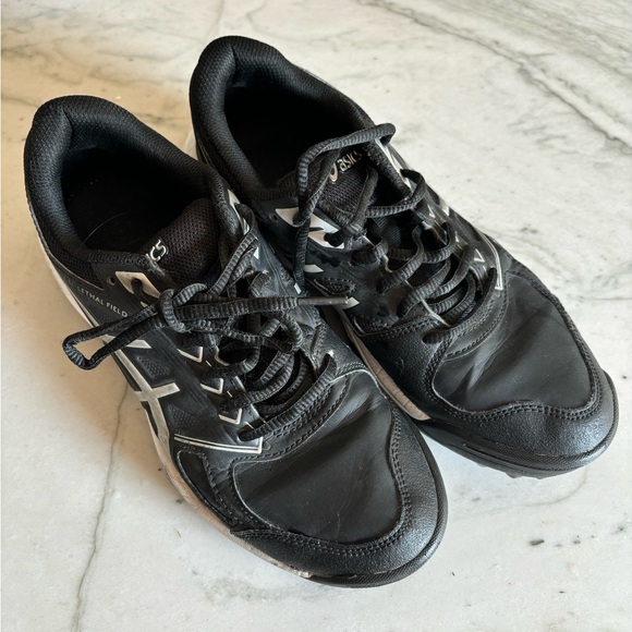 ASICS turf shoes Size 7 - Picture 2 of 3